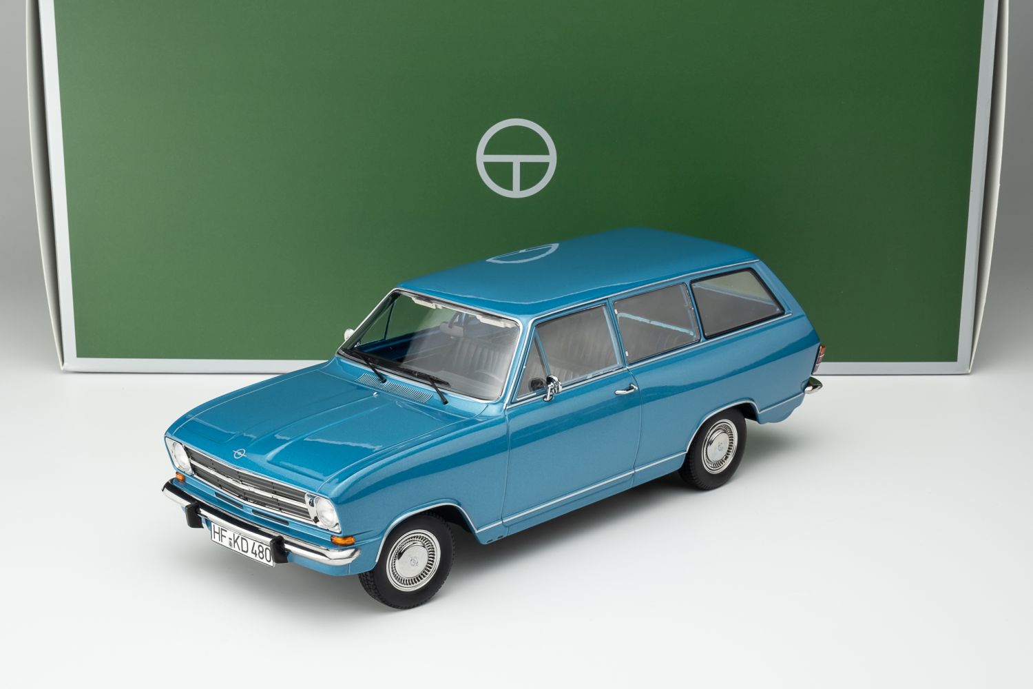 Opel Kadett B Caravan (1972) lemon green met. 1:18 Touring Modelcars