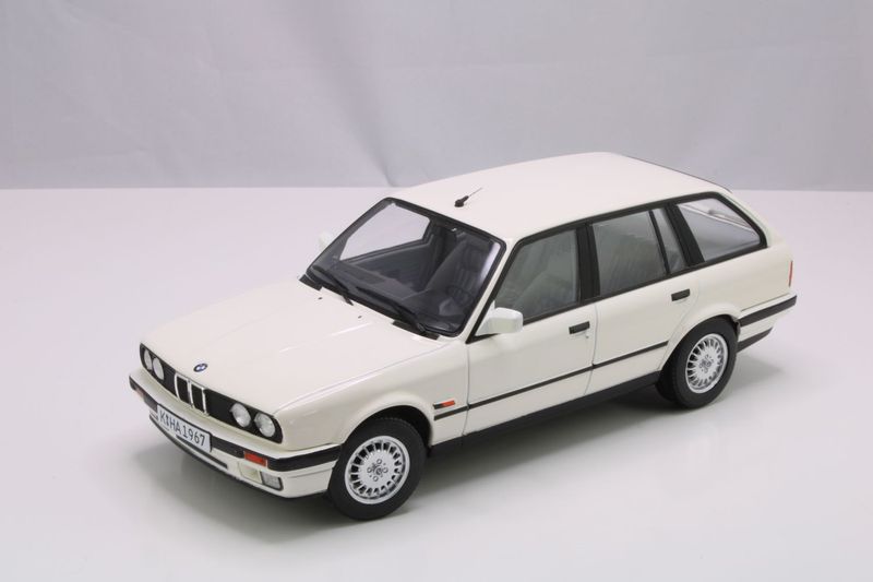 BMW 325i Touring E30 1988 white1:18 Norev