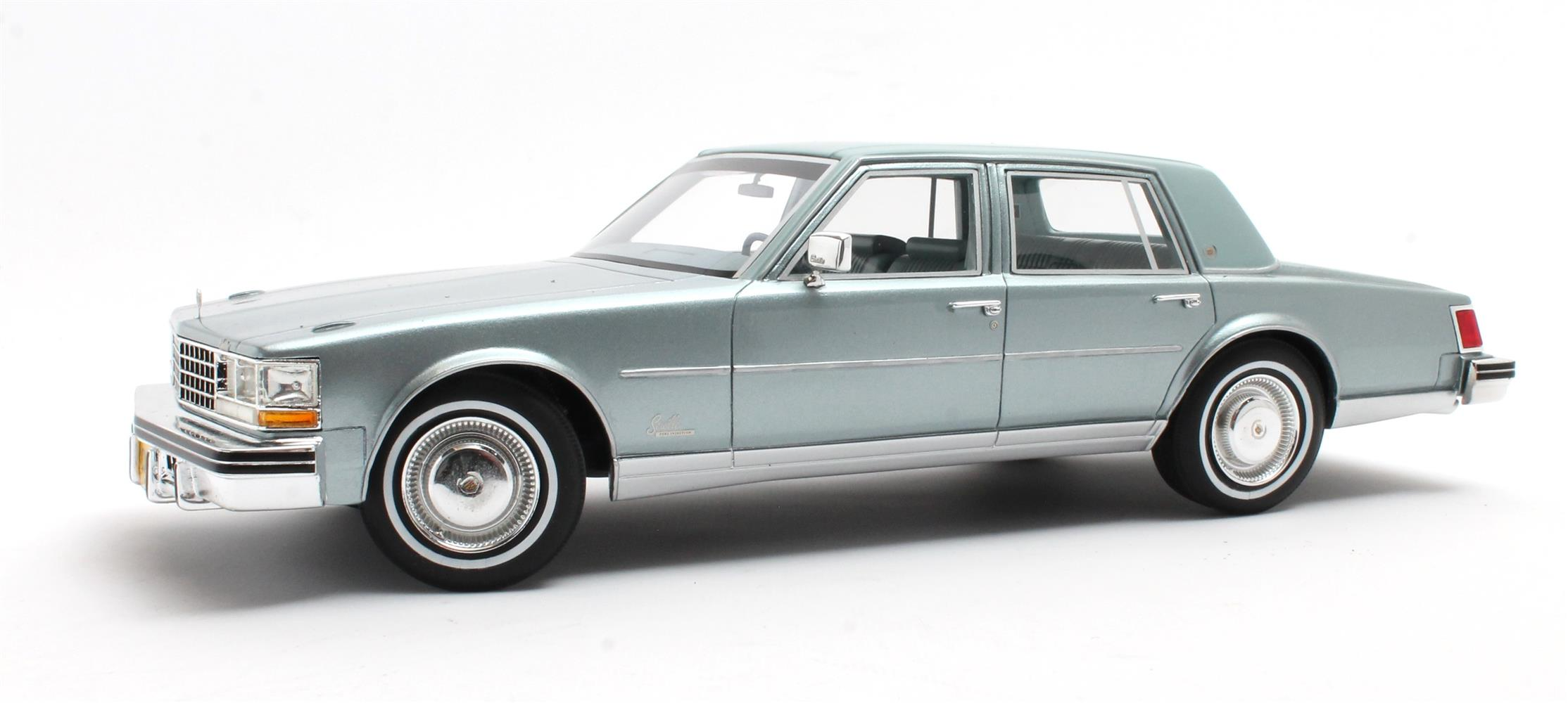 Cadillac Seville blue metallic 1976 1:18 Cult Scale Models