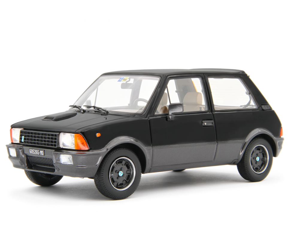 INNOCENTI DE TOMASO TURBO 1983 Schwarz  LM174C 1:18 1:18 Laudoracing Model
