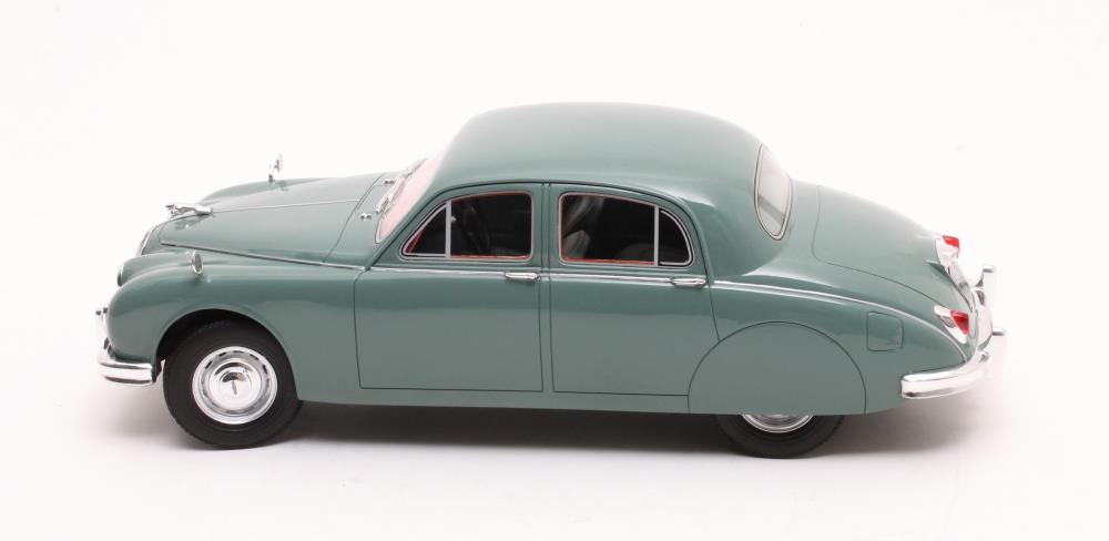 Jaguar 2.4 MKI green 1955  1:18 Cult Scale Models