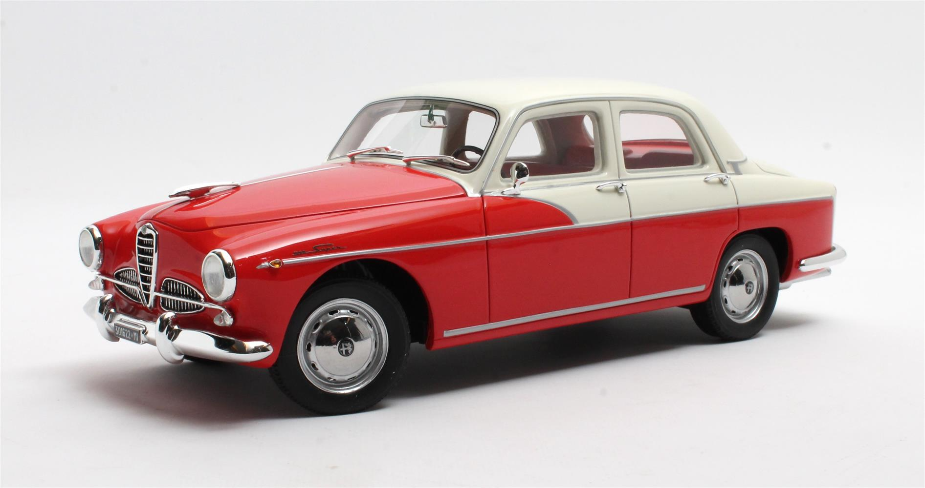 Alfa Romeo 1900 Super Berlina Red/white 1958 1:18 Cult Scale Models