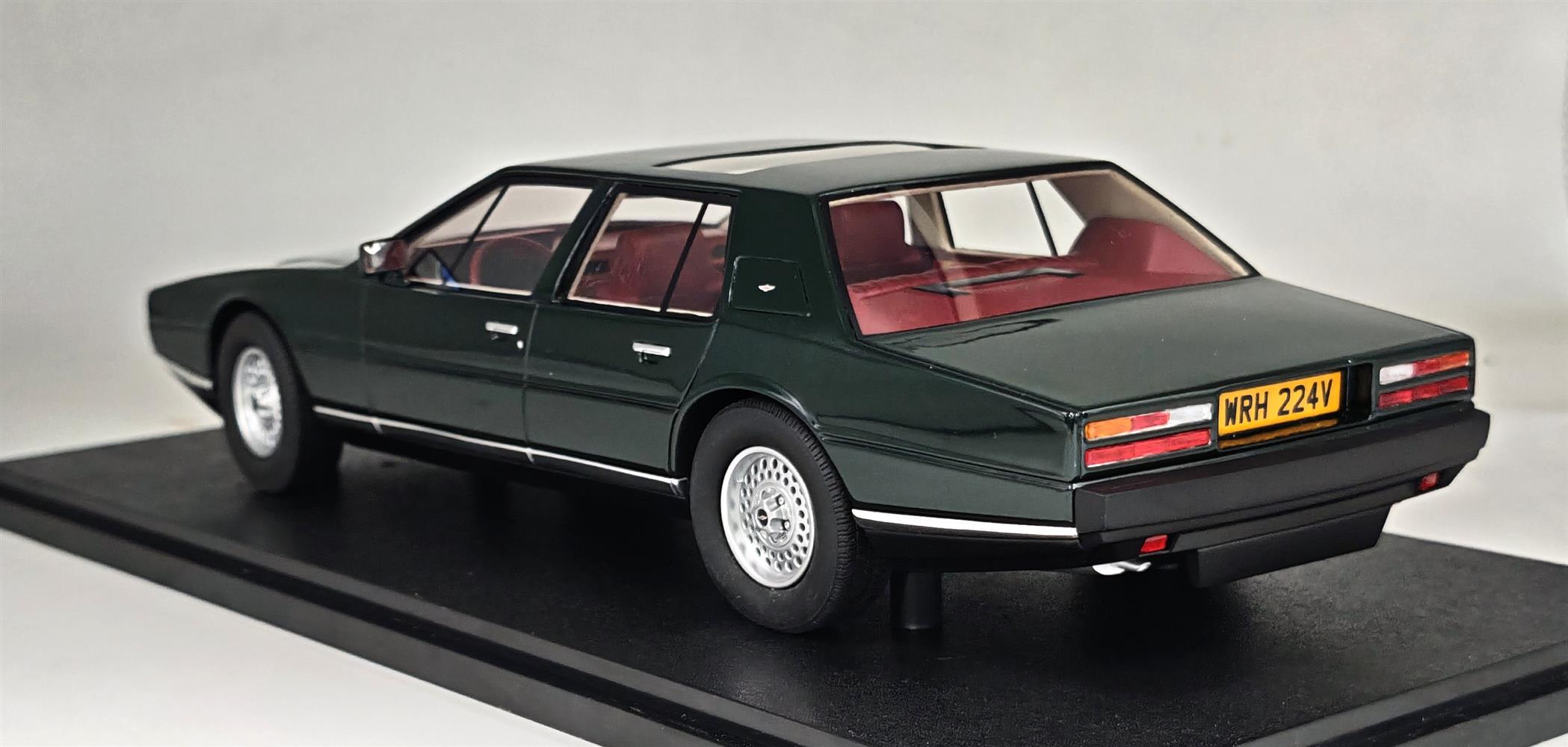 Aston Martin Lagonda 1985 green  1:18 Cult Scale Models  Aston Martin Lagonda 1985 green  1:18 Cult Scale Models