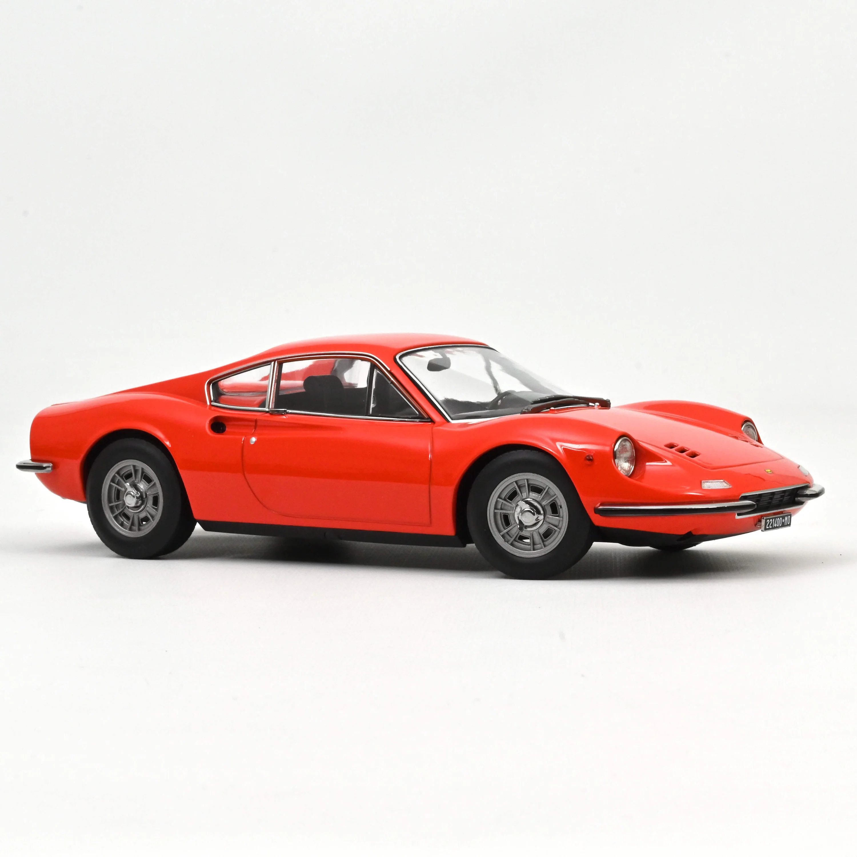 Ferrari Dino 246 GT 1968 Rosso Dino 1:18 Norev 