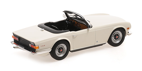 Triumph TR6 1969 white 1:18 Minichamps 
