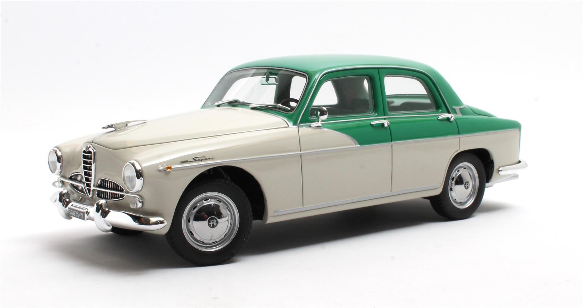 Alfa Romeo 1900 Super Berlina Green/white 1958 1:18 Cult Scale Models