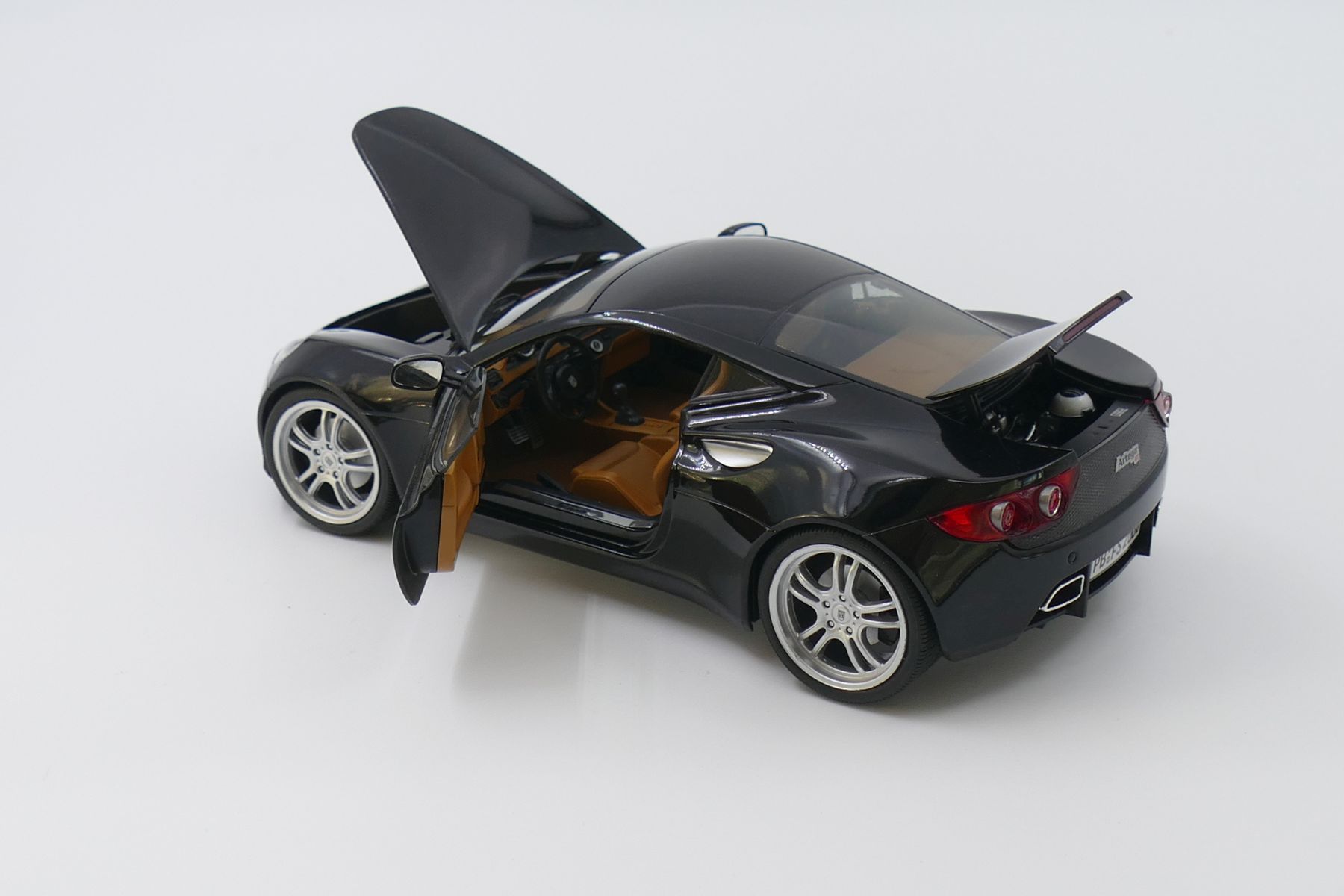 Artega GT Night Black 1:18 Revell