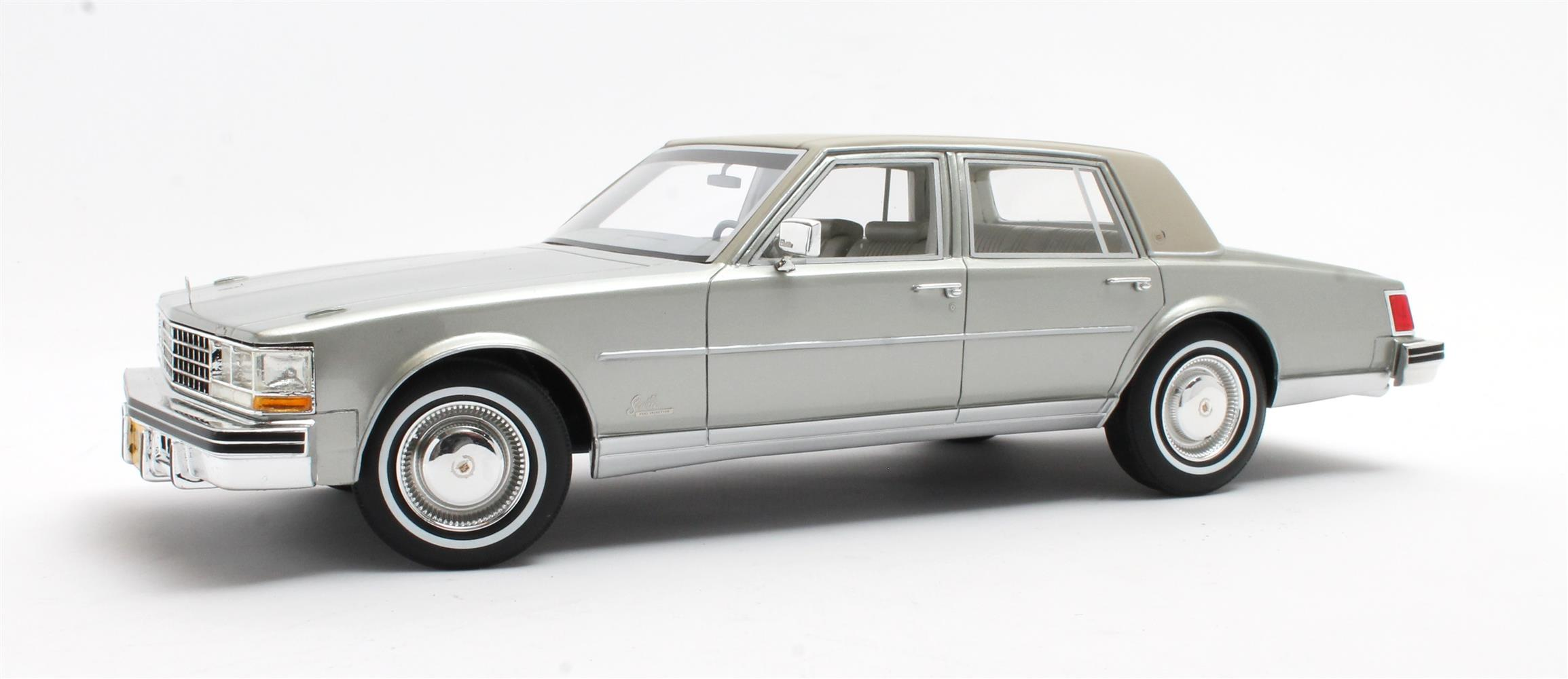 Cadillac Seville silver metallic 1976 1:18 Cult Scale Models