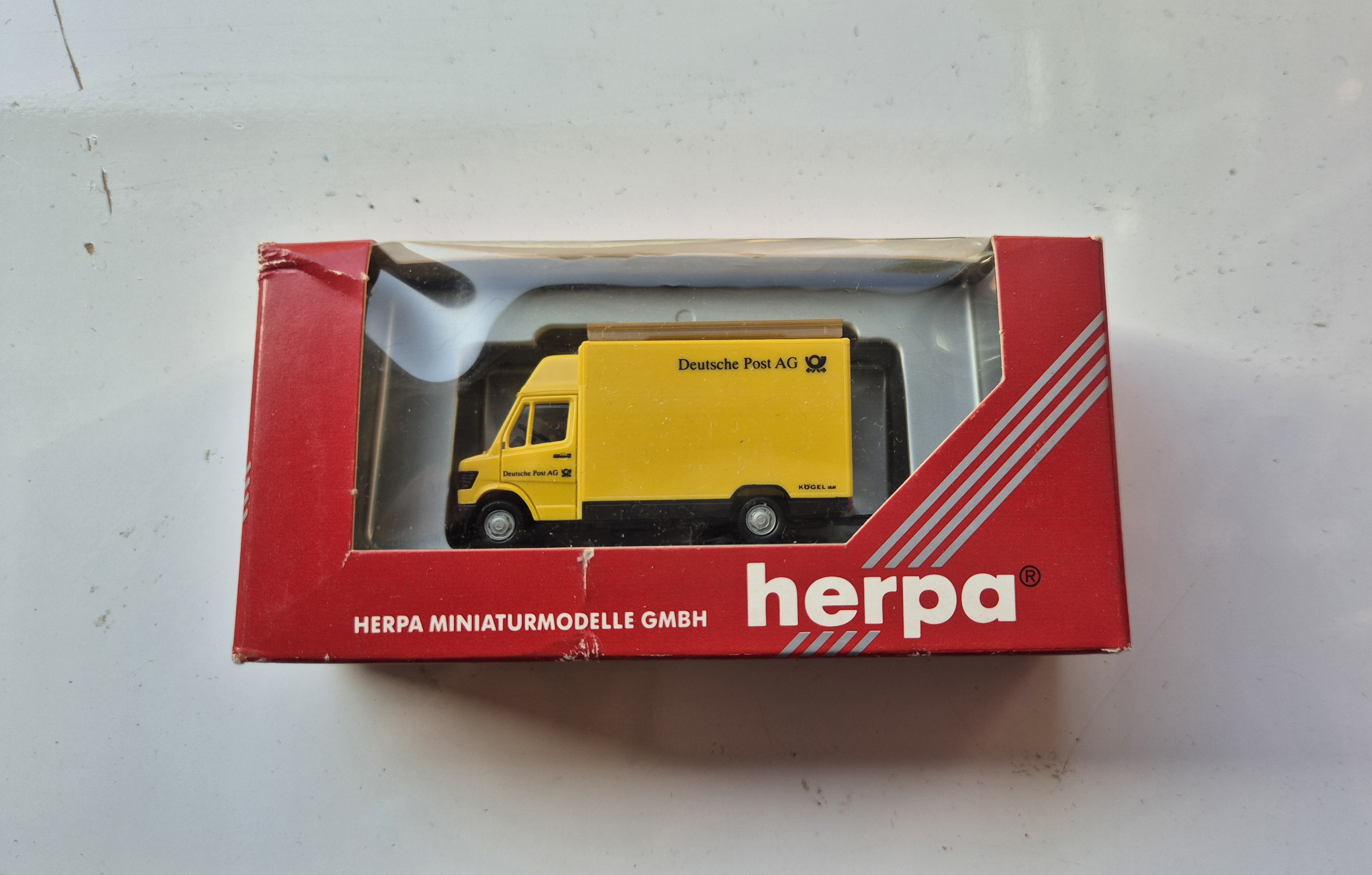 Mercedes Benz 207D Deutsche Post 1:87 Herpa 042444