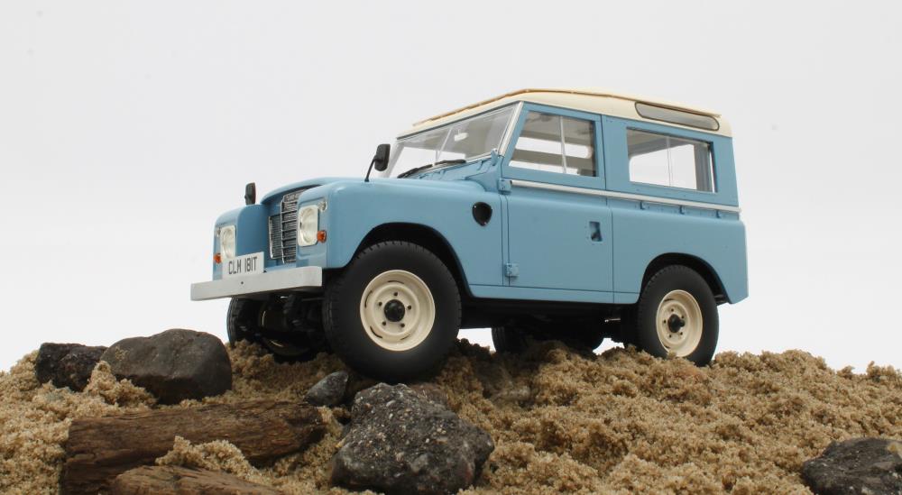 Landrover 88 Serie III blue '71-'85 1:18 Cult Scale Models