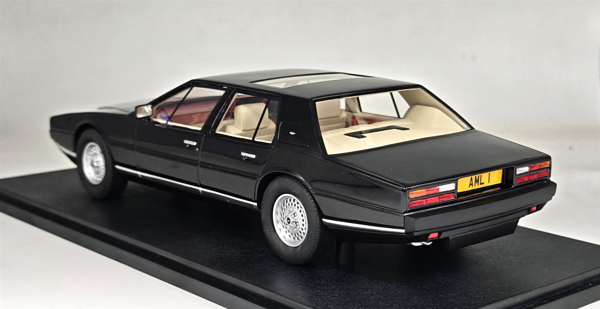 Aston Martin Lagonda 1985 black  1:18 Cult Scale Models 