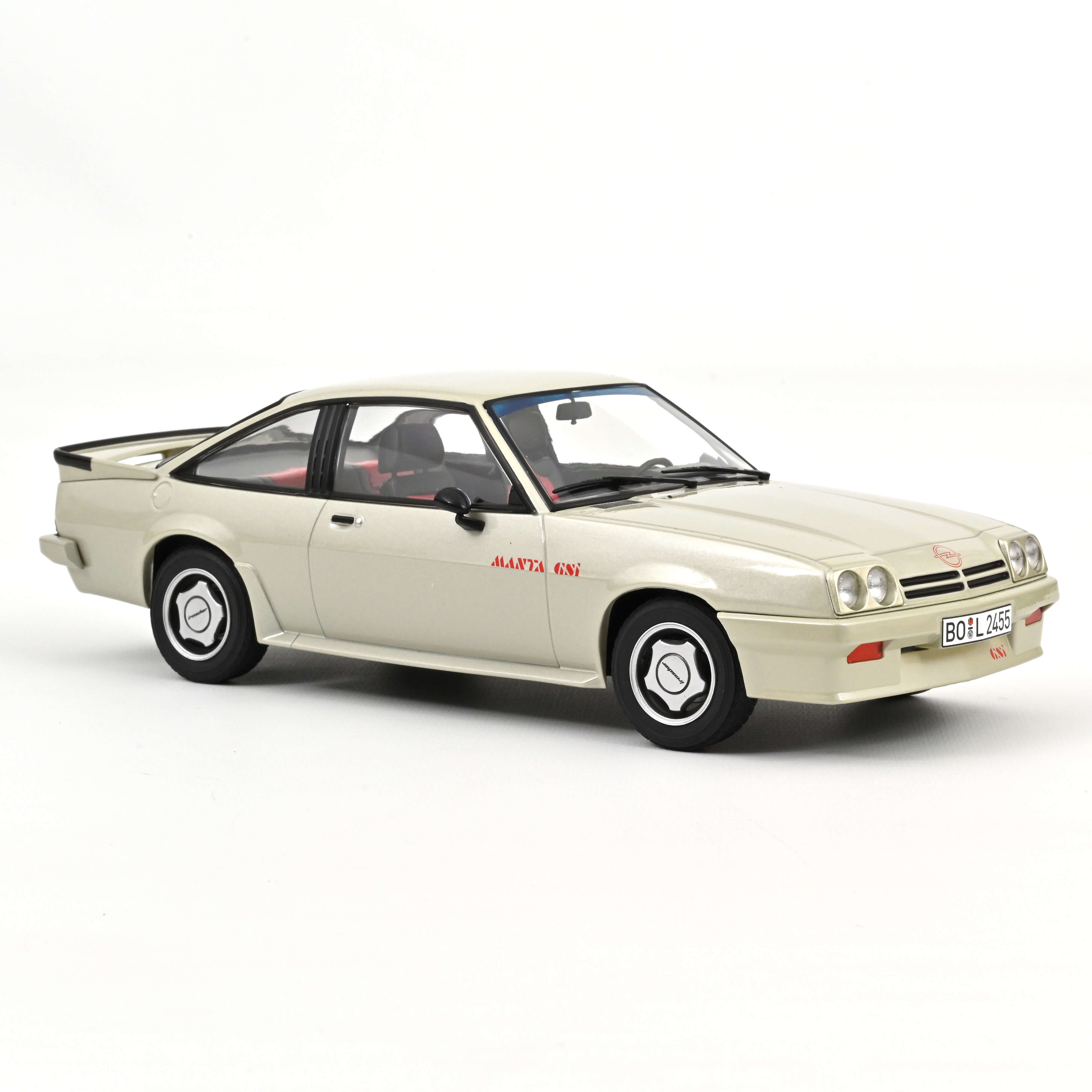 Opel Manta GSi 1987 Platin metallic 1:18 Norev 