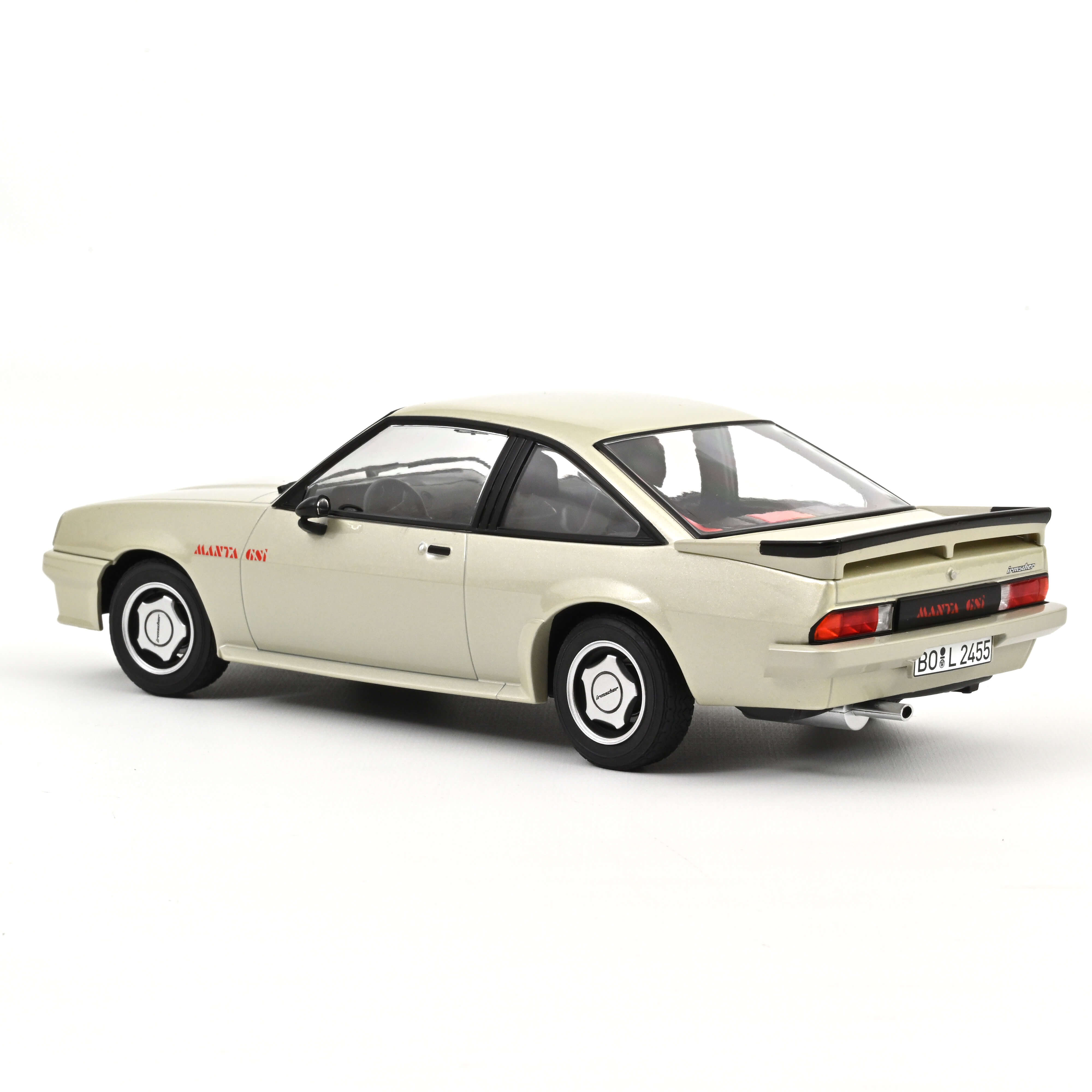 Opel Manta GSi 1987 Platin metallic 1:18 Norev 