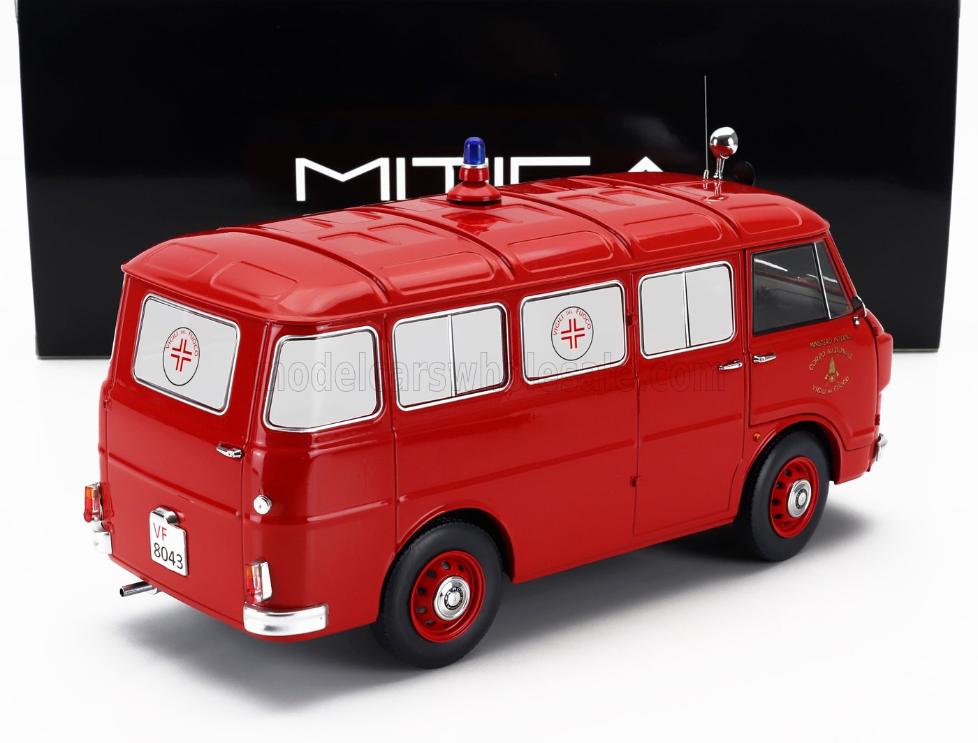 ALFA ROMEO F-12 VIGILI DEL FUOCO AMBULANZA  FIRE ENGINE AMBULANCE  1968  RED 1:18 Mitica 