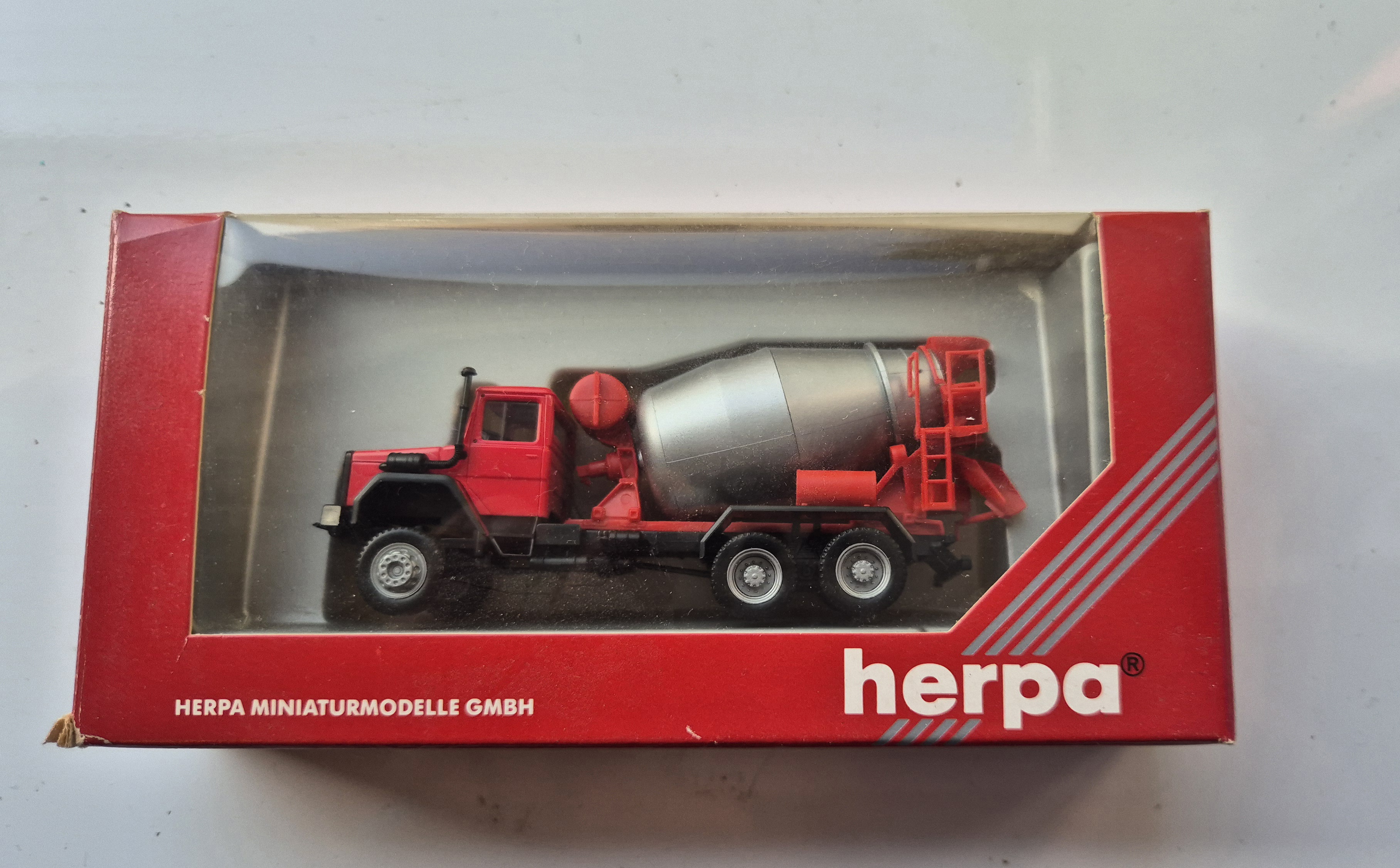 Iveco Betonmischer rot 1:87 Herpa 141475