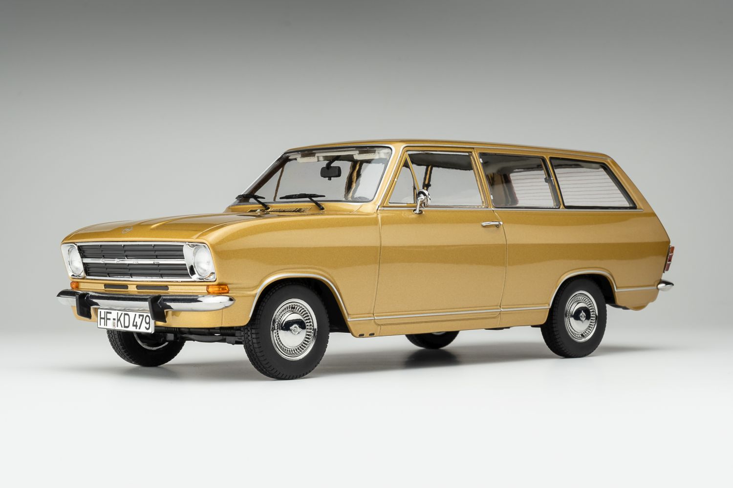 Opel Kadett B Caravan (1972)  Sahara gold 1:18 Touring Modelcars  