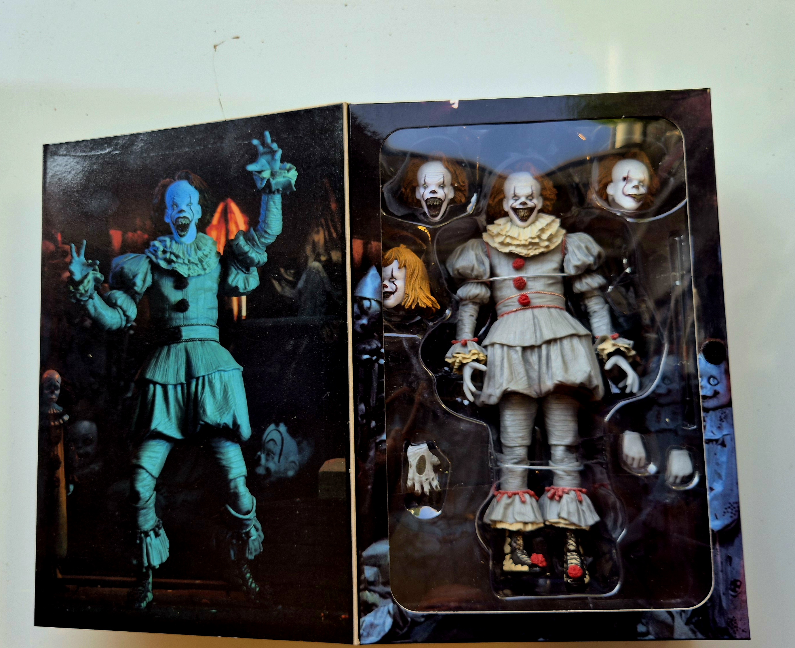 Stephen Kings ES Pennywise Figur Sammlerbox NECA *Vintage* *RAR*