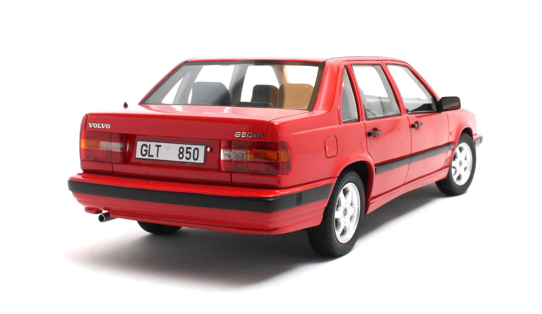 Volvo 850 GLT signal red 1991-1994 1:18 Cult Scale Models 