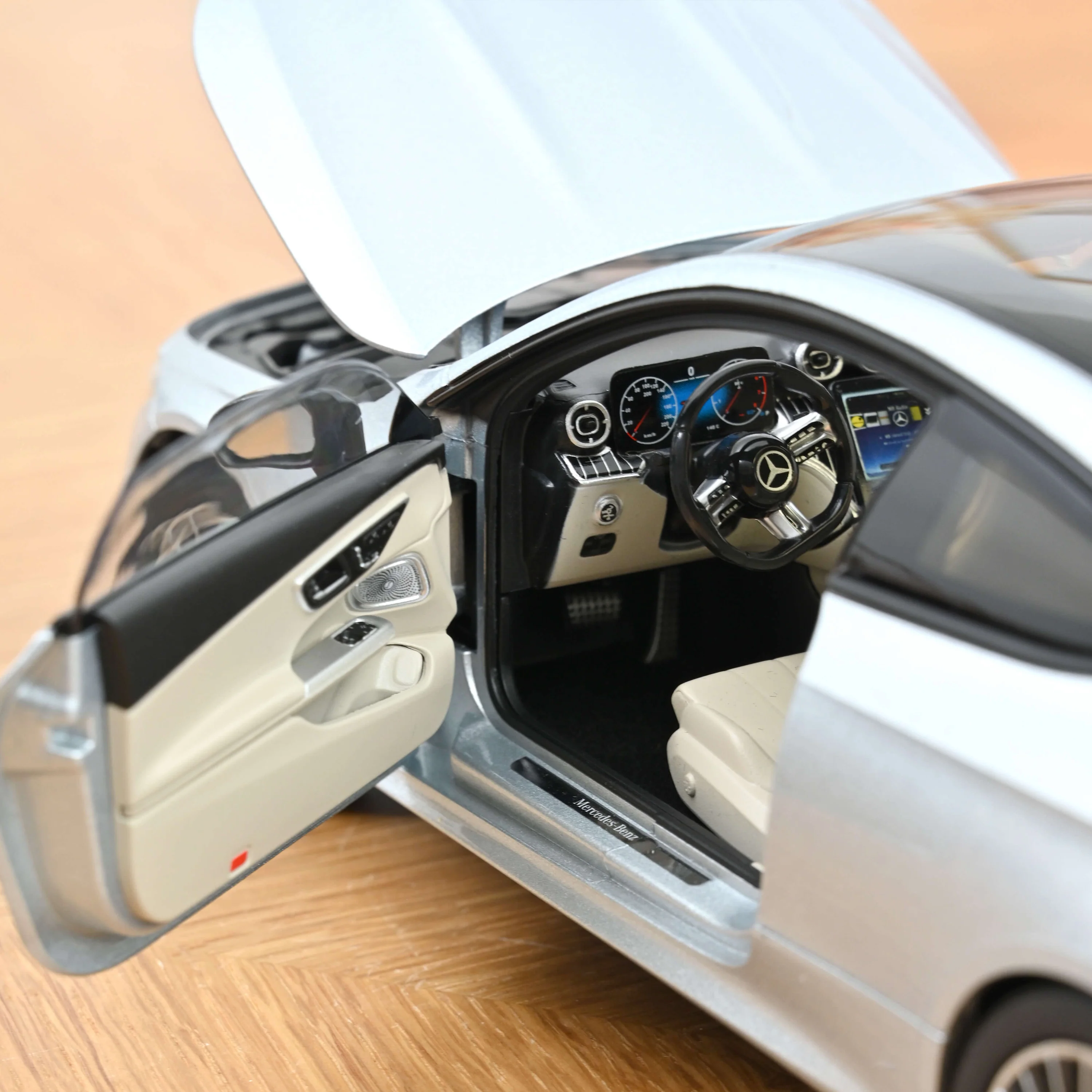 Mercedes Benz CLE Coupe 2024 Argent High-Tech 1:18 Norev