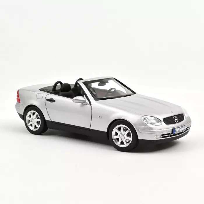 Mercedes Benz SLK 1996 Brillantsilber 1:18 Norev 