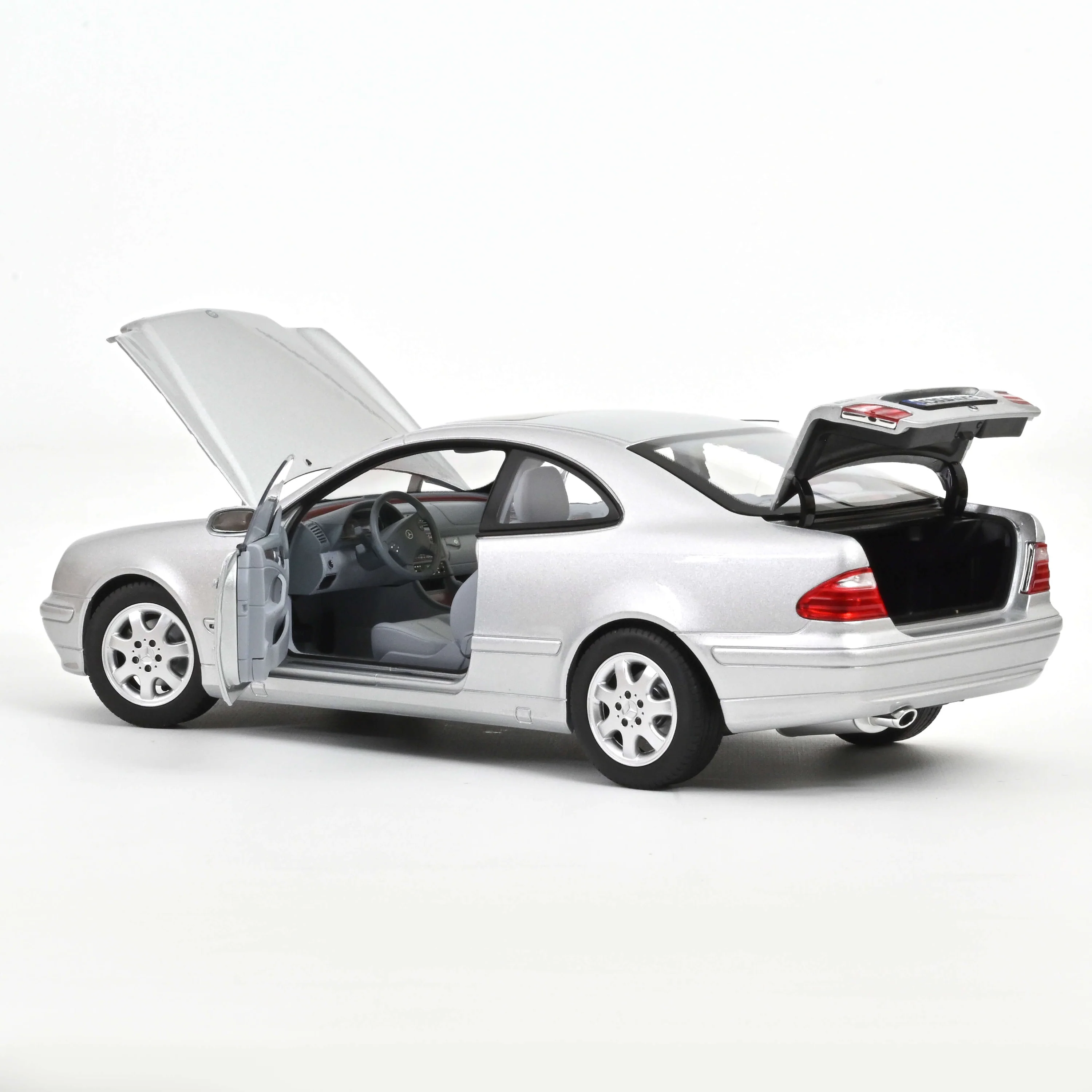 Mercedes Benz CLK-Class 2000 Brillantsilber  1:18 Norev 