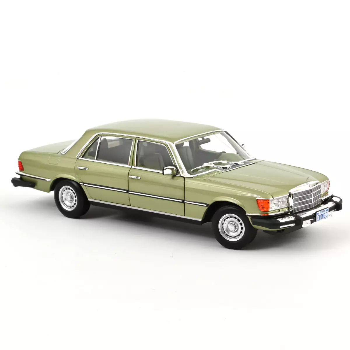MERCEDES BENZ 450 SEL SILVERGREEN US TV-VERSION 1979 1:18 Norev 