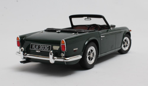 Triumph TR5 P.I. green '67-'68 1:18 Cult Scale Models