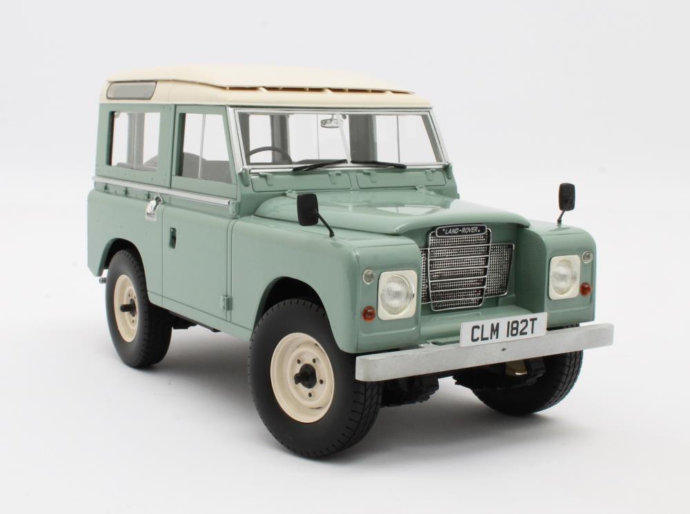 Landrover 88 Serie III green '71-'85 1:18 Cult Scale Models