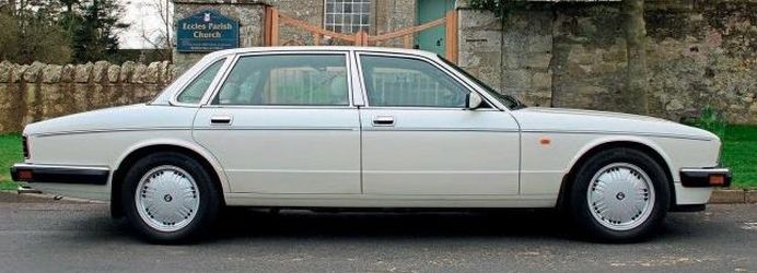 JAGUAR DAIMLER XJ6 (XJ40)  Glacier White 1:18 Almost Real 
