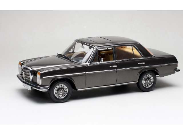 Mercedes-Benz /8 (W114) Limousine 1967 grey met. 1:18 Sunstar