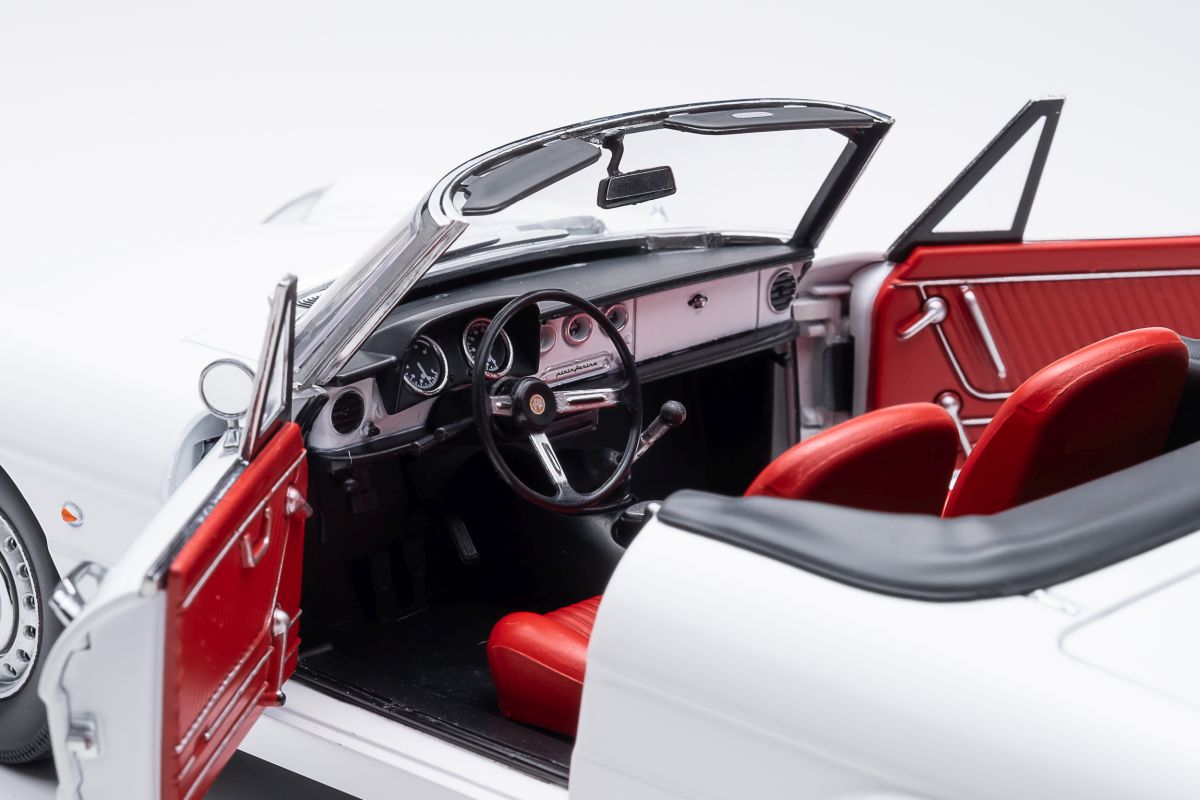 Alfa Romeo 1600 Duetto Spider 1966 Bianco Farina 1:18 Touring Modelcars Alfa Romeo 1600 Duetto Spider 1966 Bianco Farina 1:18 Touring Modelcars