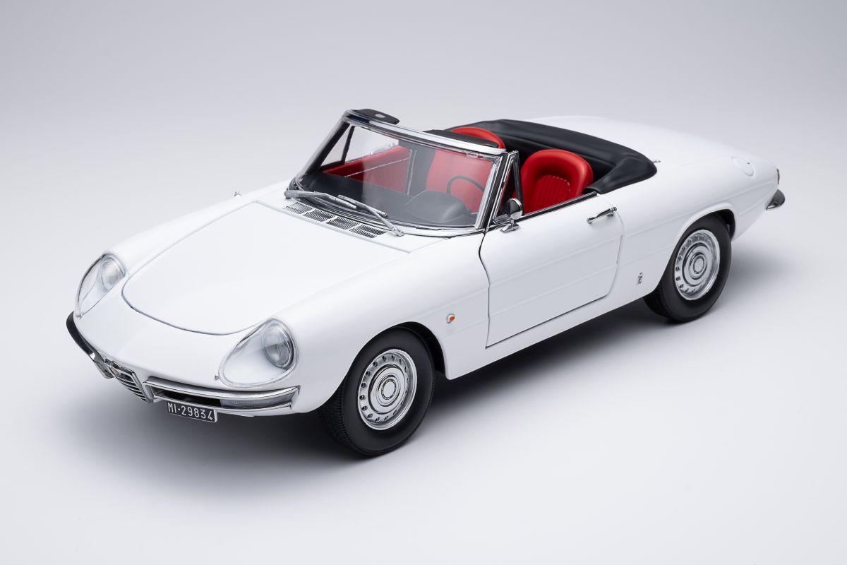 Alfa Romeo 1600 Duetto Spider 1966 Bianco Farina 1:18 Touring Modelcars Alfa Romeo 1600 Duetto Spider 1966 Bianco Farina 1:18 Touring Modelcars