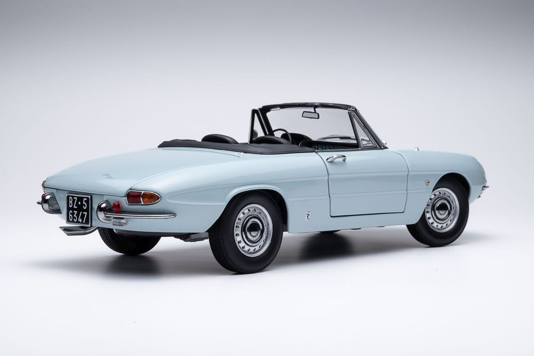 Alfa Romeo 1600 Duetto Spider 1966 blu celeste AR513 1:18 Touring Modelcars Alfa Romeo 1600 Duetto Spider 1966 blu celeste AR513 1:18 Touring Modelcars