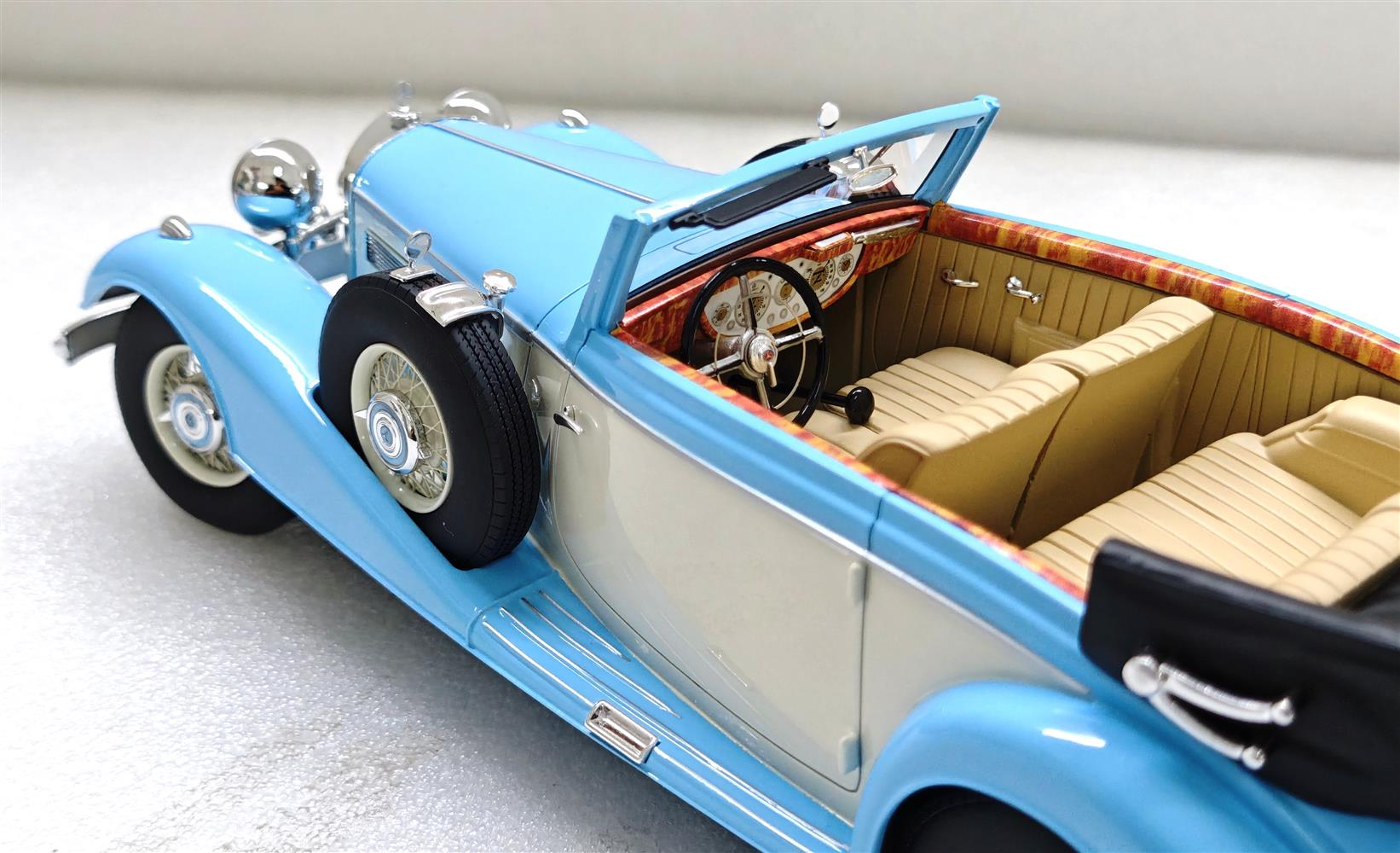Mercedes Benz 540K Cabriolet B blue White 1936-'38 1:18 Cult Scale Models Mercedes Benz 540K Cabriolet B blue White 1936-'38 1:18 Cult Scale Models