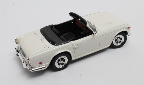 Triumph TR5 P.I. white '67-'68 1:18 Cult Scale Models
