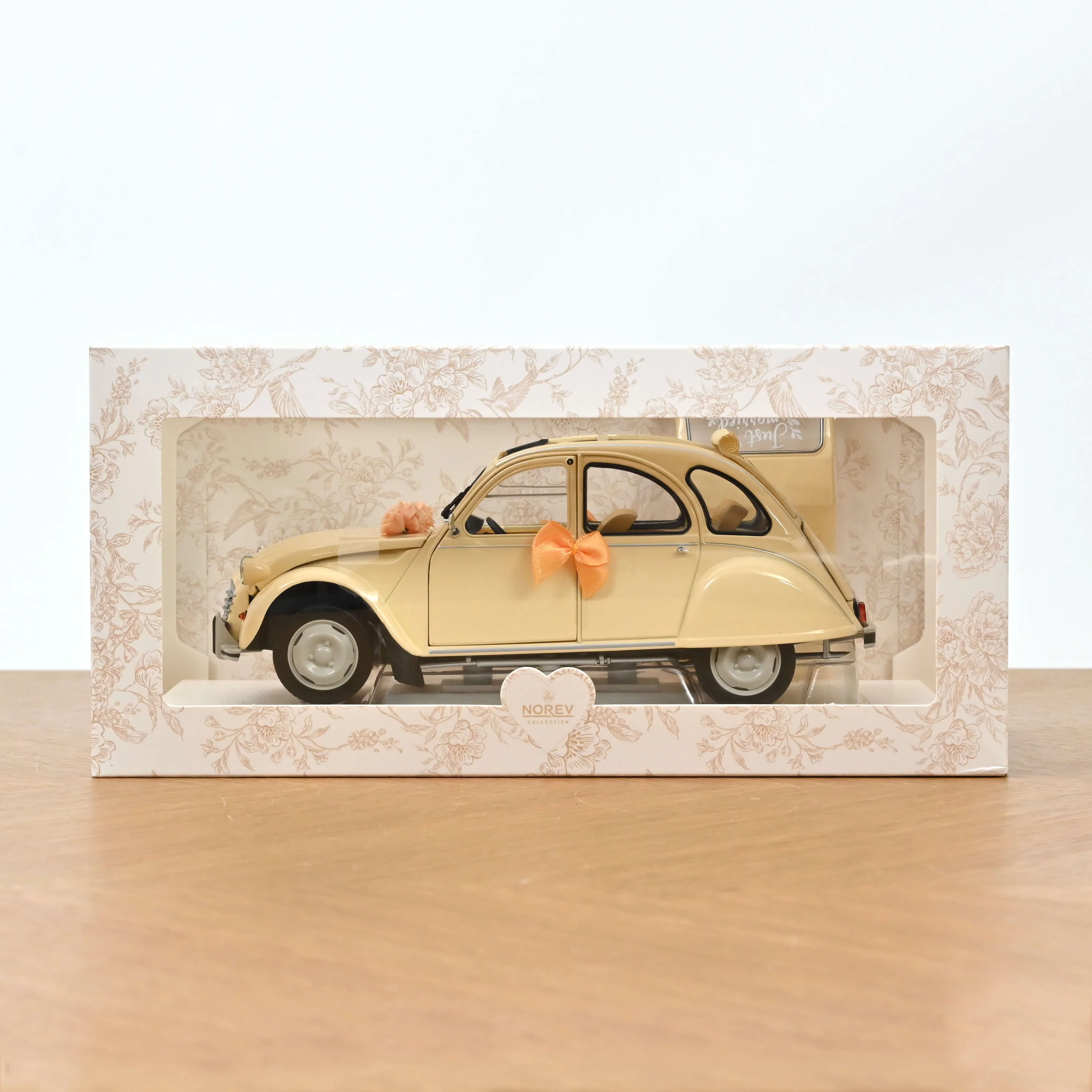 Citroen 2CV 1986 Beige Hochzeitsgeschenk 1:18 Norev