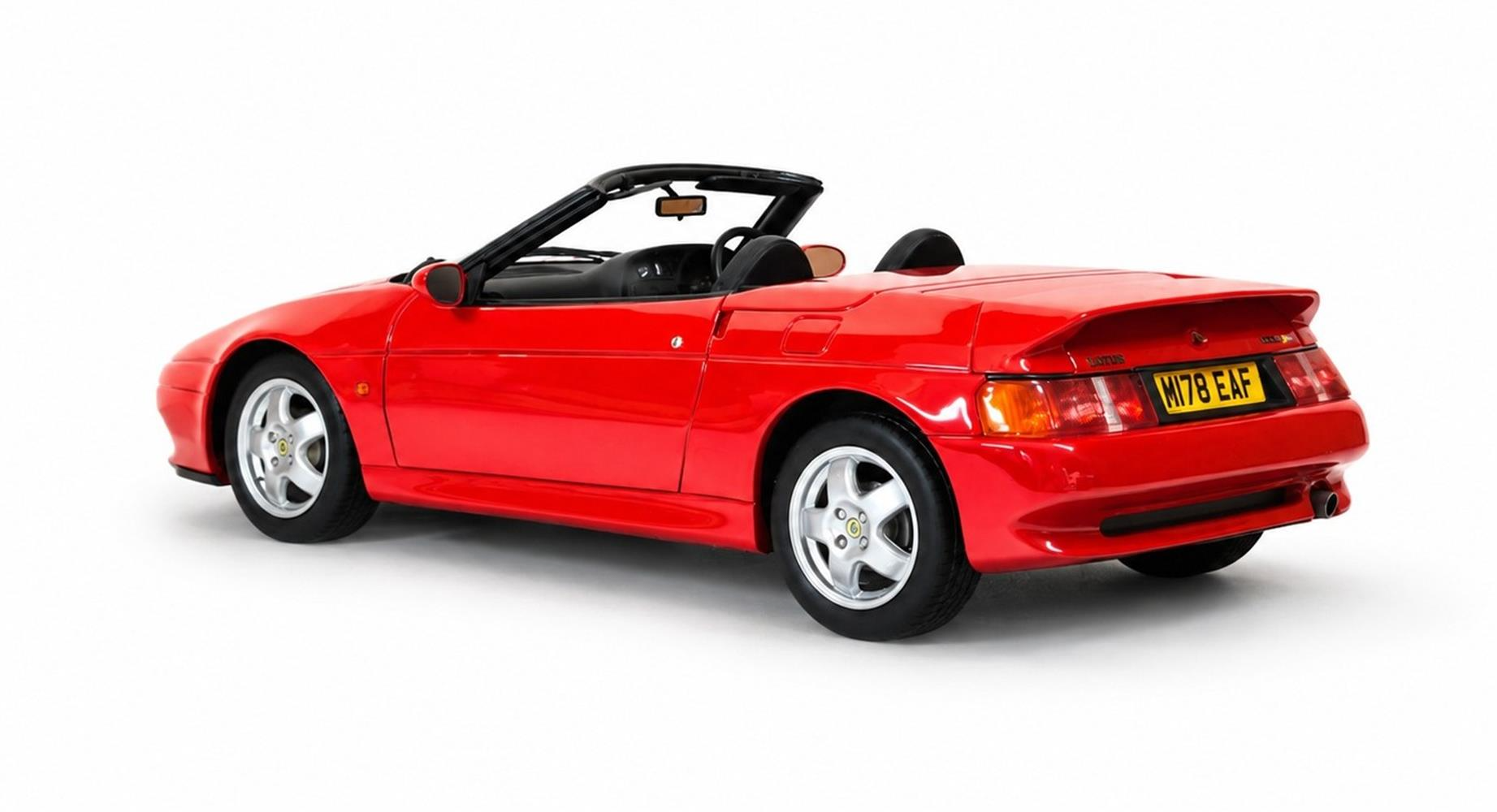 Lotus Elan M100 calypso red 89-95 1:18 Cult Scale
