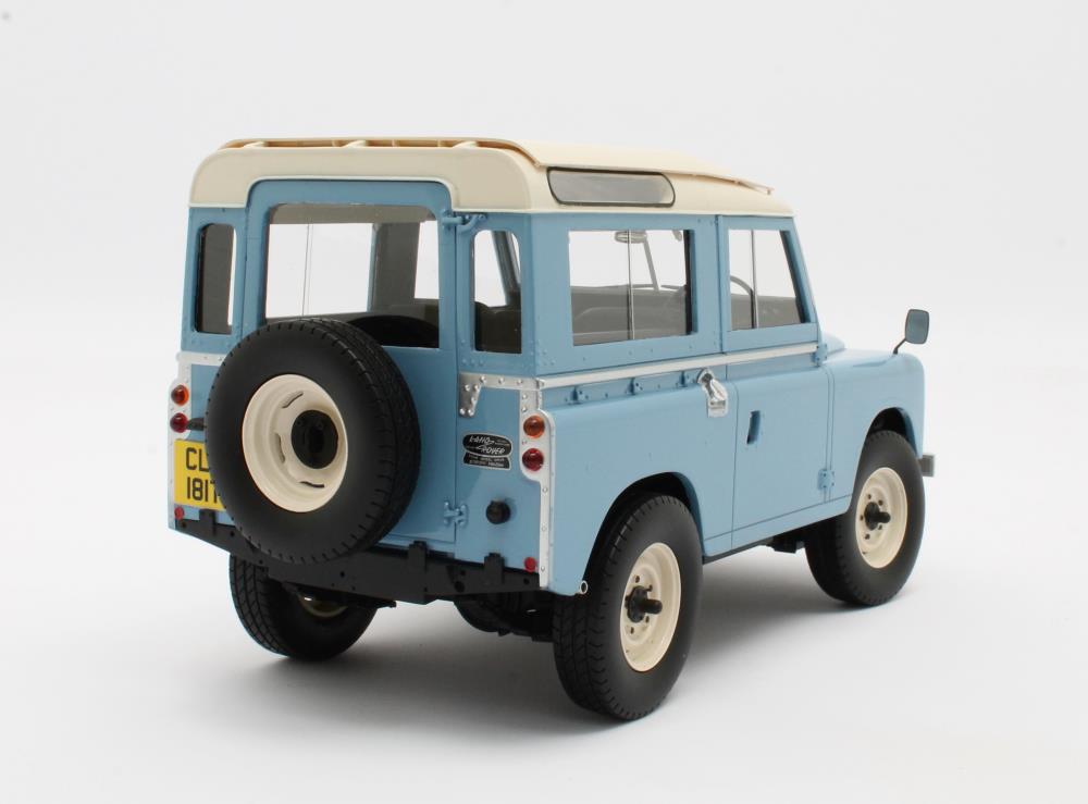 Landrover 88 Serie III blue '71-'85 1:18 Cult Scale Models