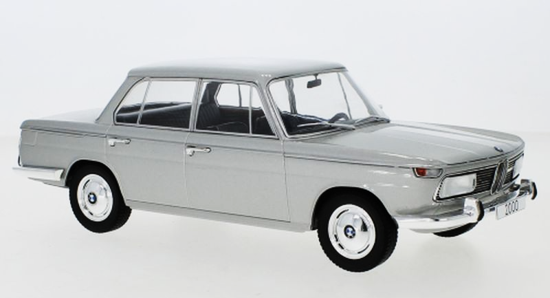 BMW 2000 (1966)  silver 1:18 MCG