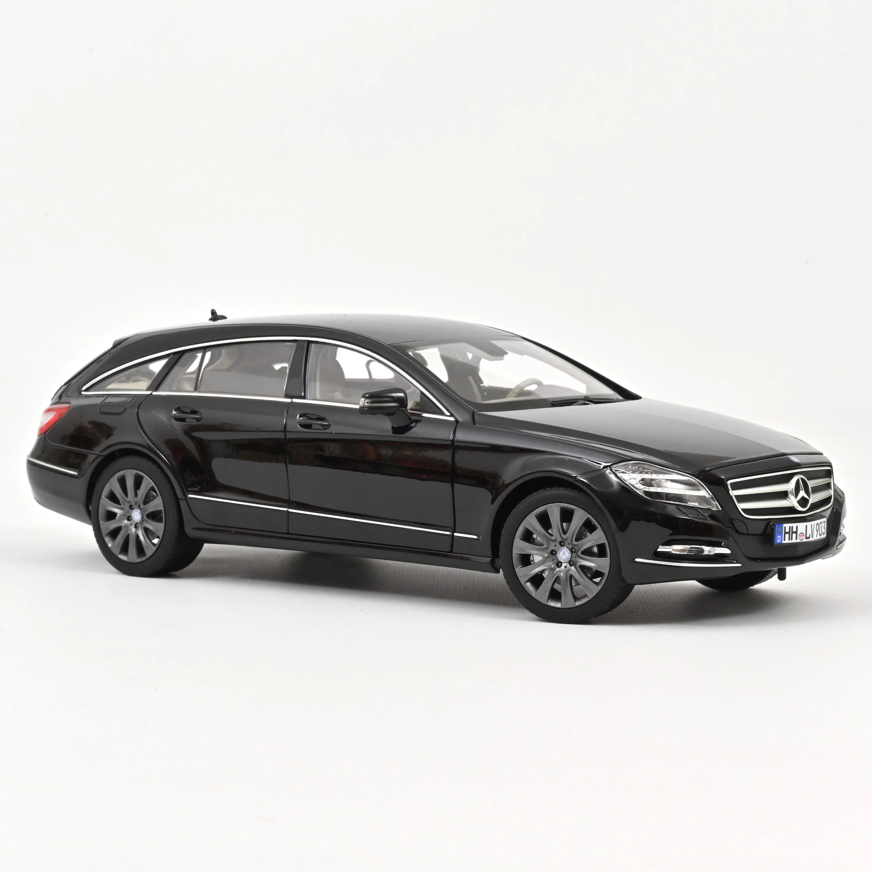 Mercedes Benz CLS Shooting Brake 2011 Obsidianschwarz metallic1:18 Norev