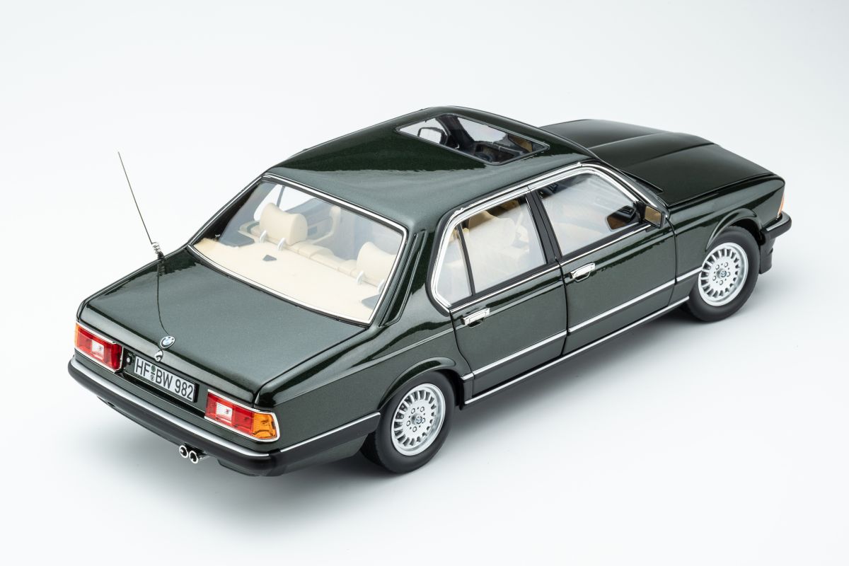 BMW 745i E23 (1984) - Achat Green  met. 1:18 Touring Modelcars