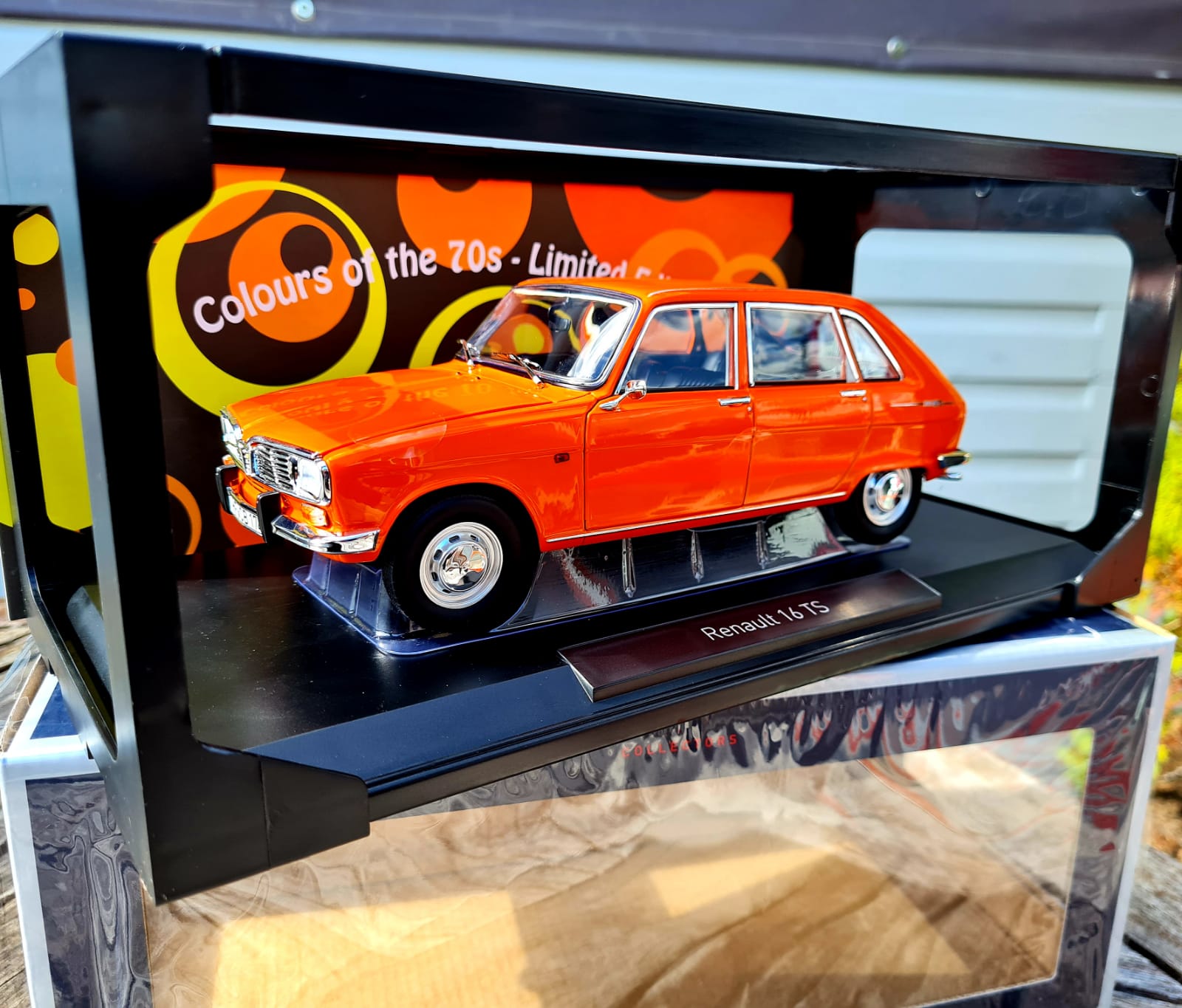 Renault 16 2. Series 1971 orange 1:18 Norev Colours of the 70s