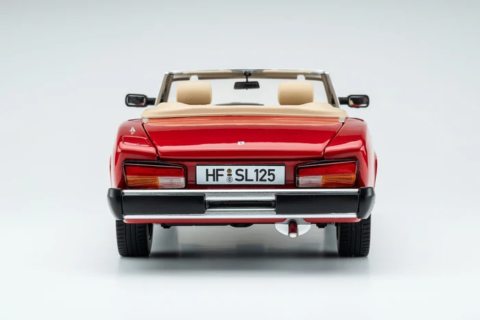 Pininfarina Spidereuropa 1982 – rosso vivo 1:18 Touring Modelcars