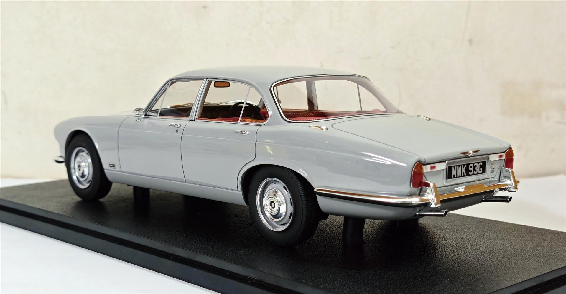 Jaguar 420 Red 66 - 69 1:18 Cult Scale Model