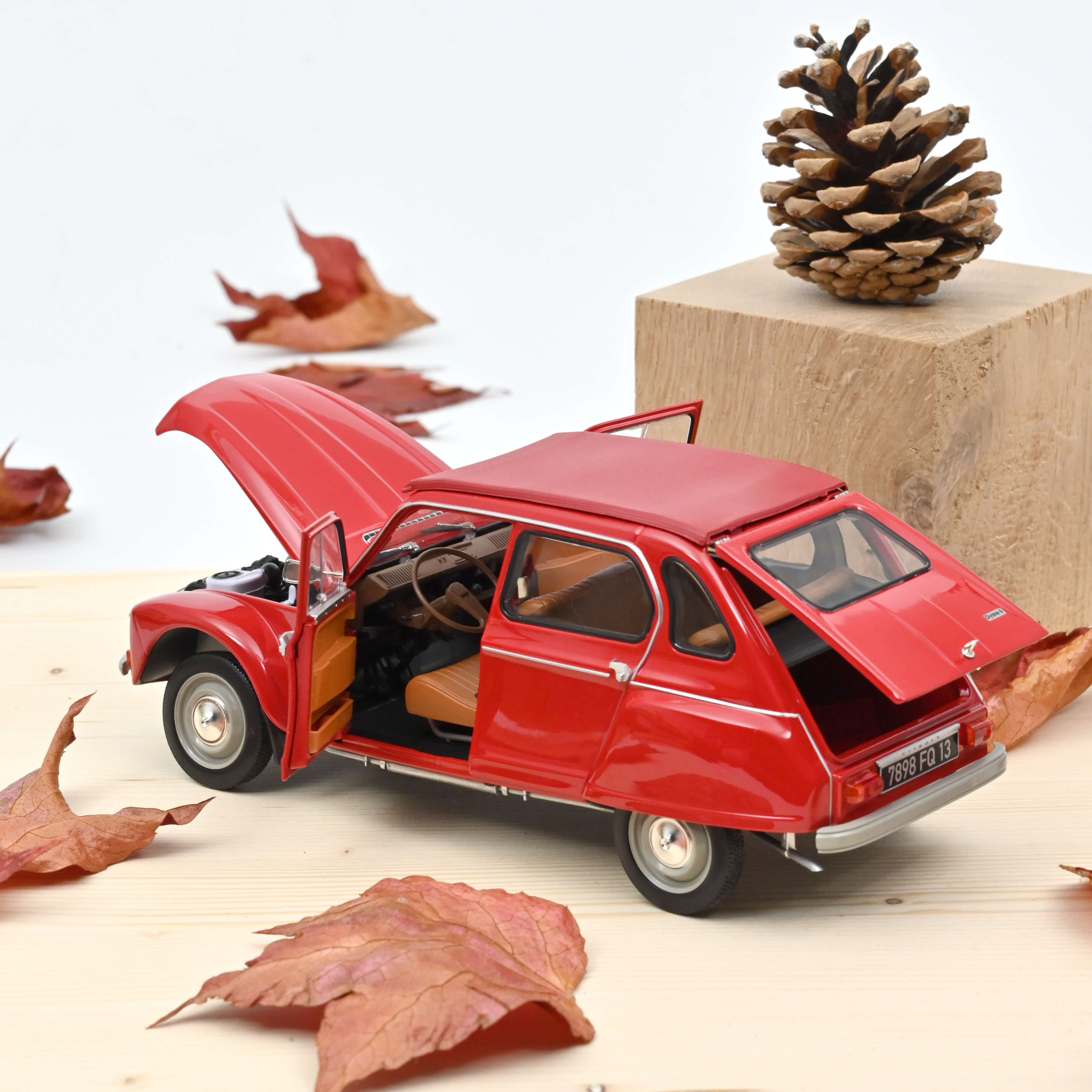 Citroen Dyane rio rot 181618 1:18 Norev 