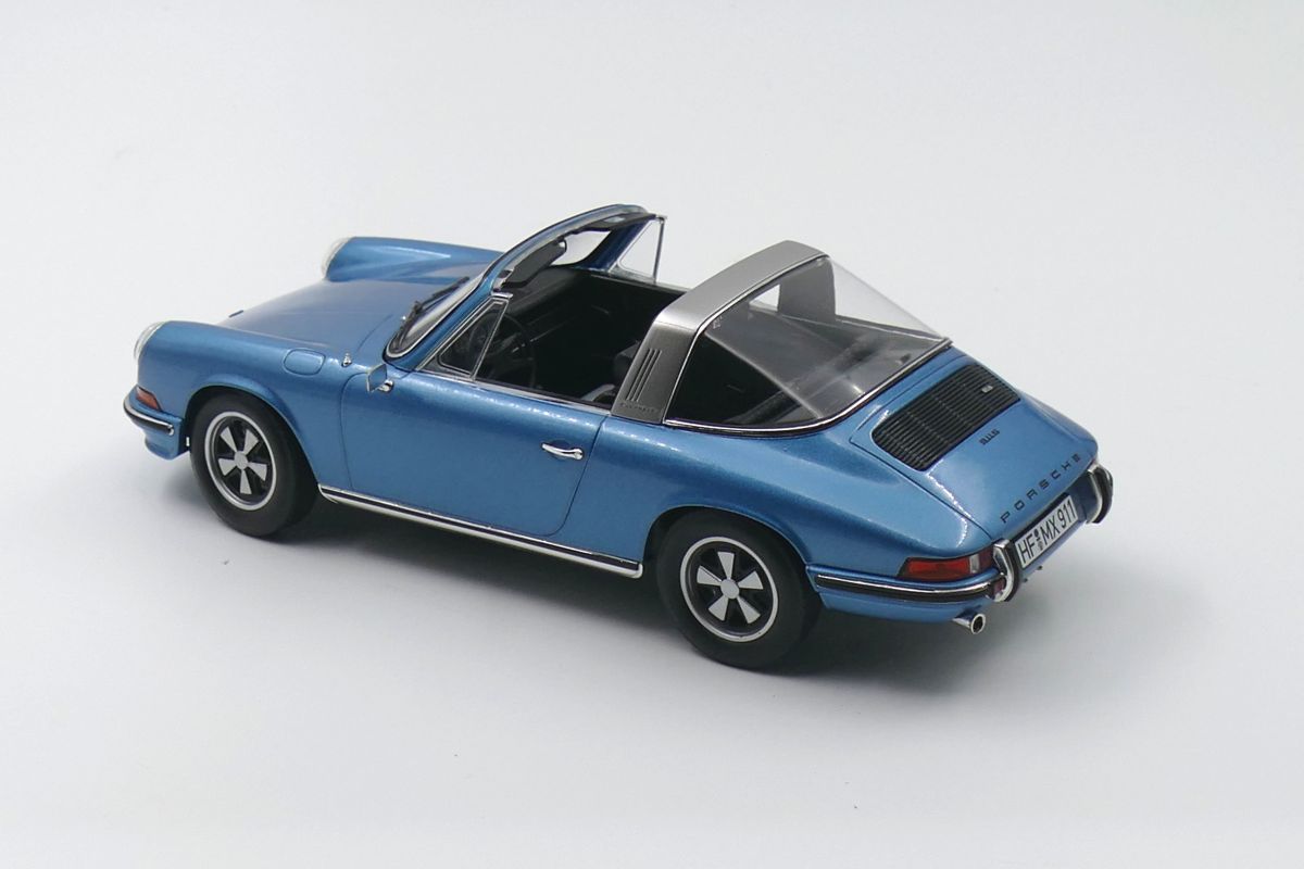 Porsche 911 S 2.4 Targa (1973) - blue met.1:18 Norev