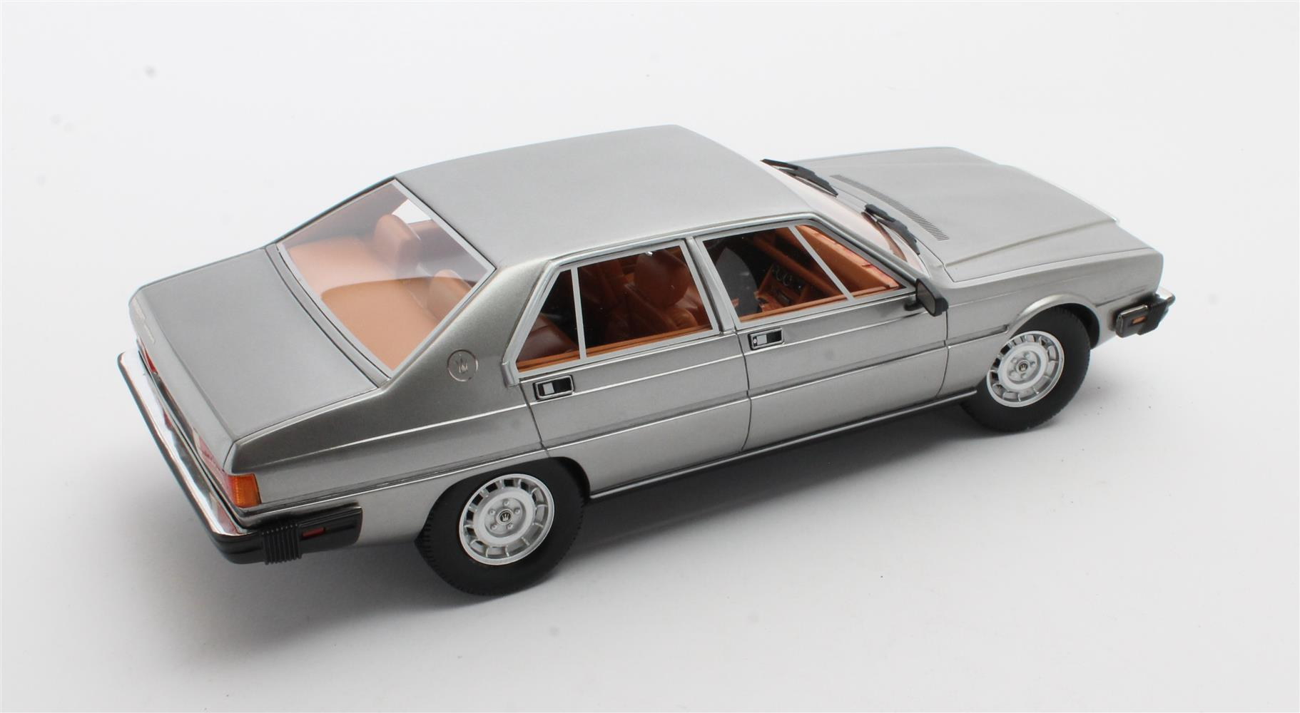 Maserati Quatroporte III silver 79-85 1:18 Cult Scale Models