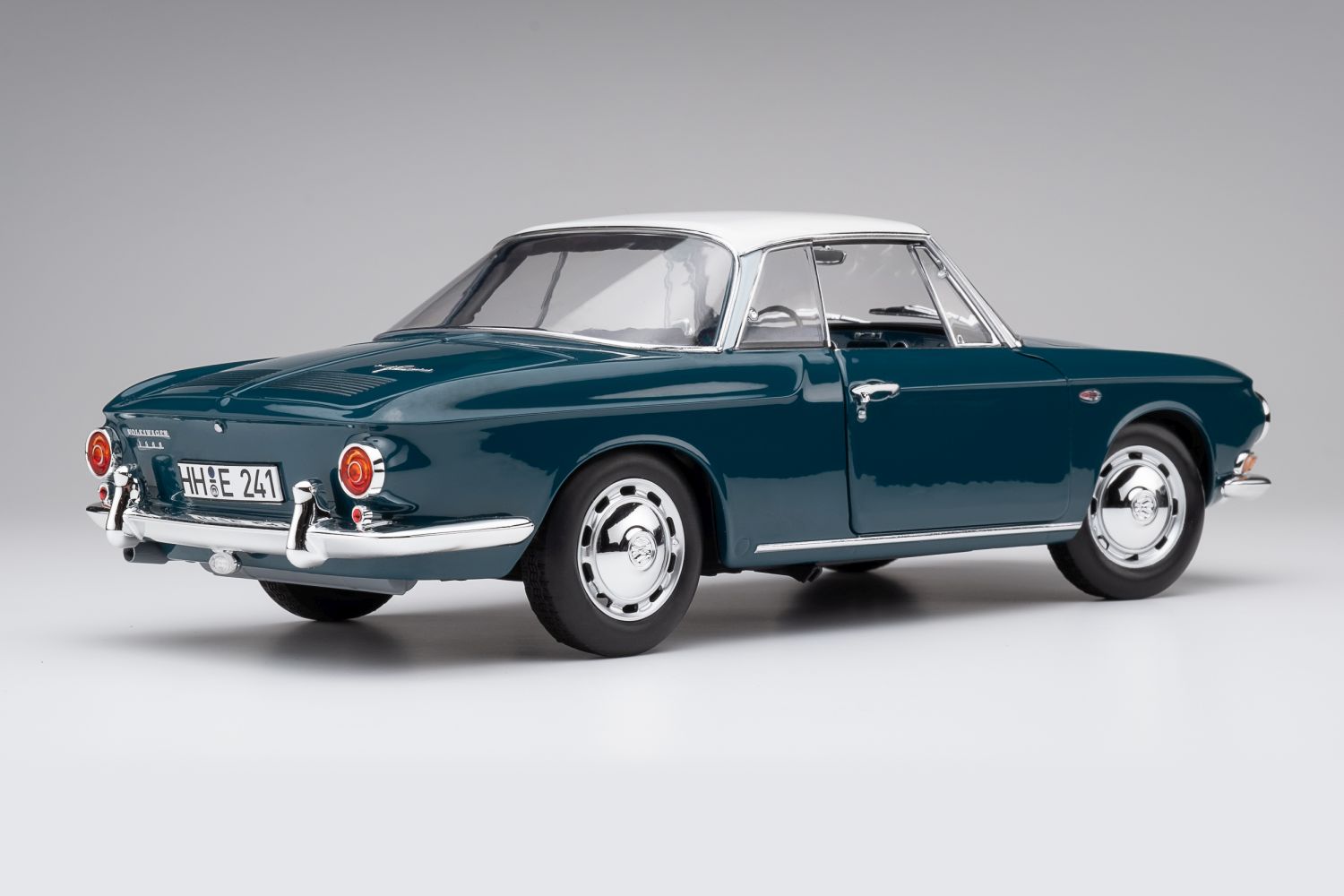 Volkswagen Karmann Ghia Typ 34 sea blue / white top 1:18 Norev