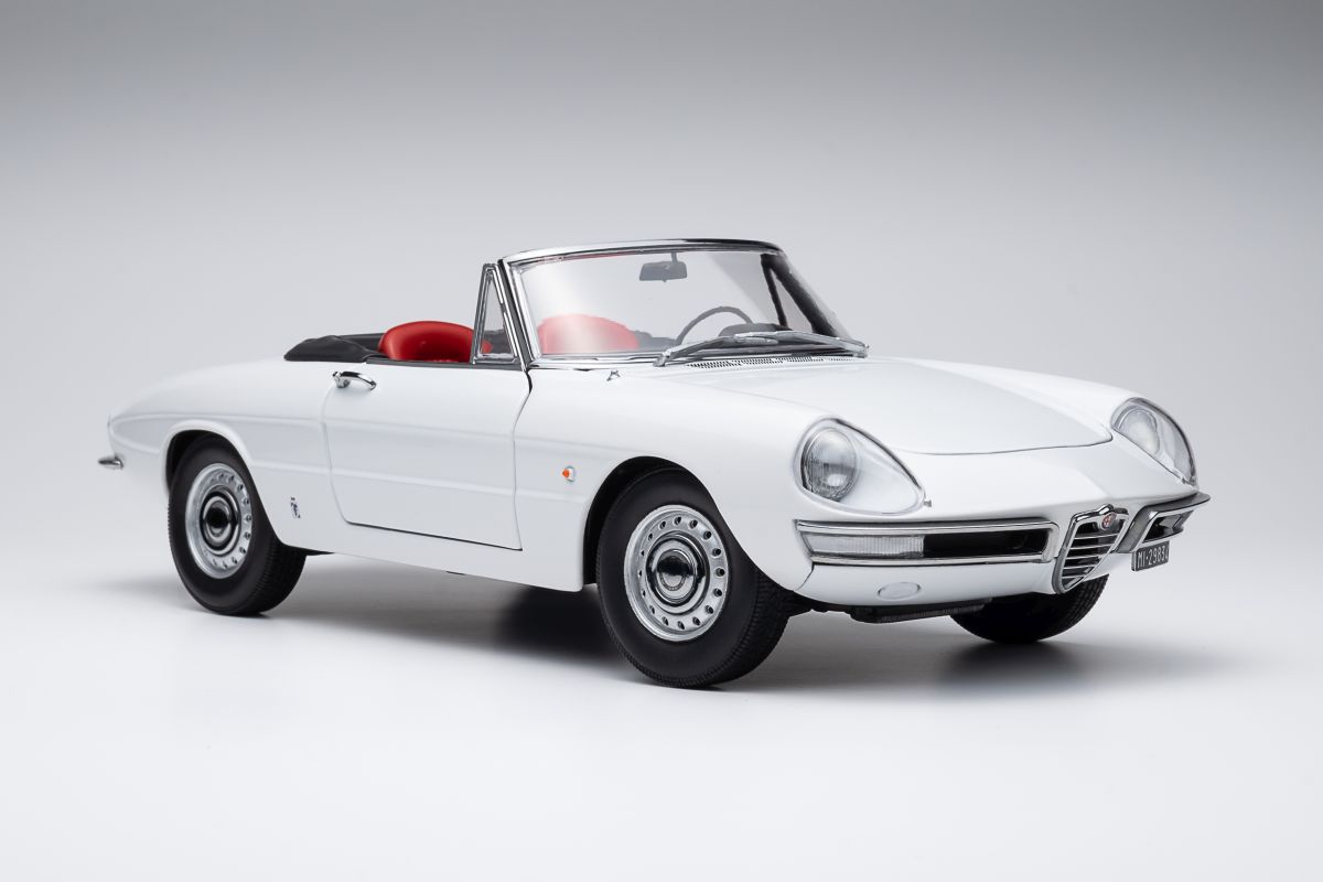 Alfa Romeo 1600 Duetto Spider 1966 Bianco Farina 1:18 Touring Modelcars Alfa Romeo 1600 Duetto Spider 1966 Bianco Farina 1:18 Touring Modelcars