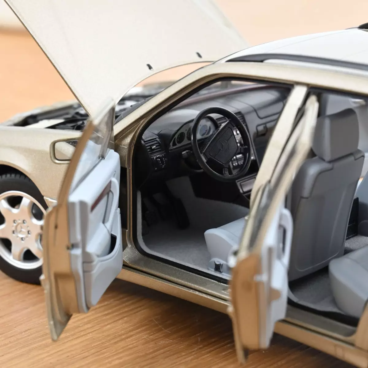 MERCEDES BENZ C-CLASS T-MODEL 1997 SMOKE SILVER 1:18 Norev 